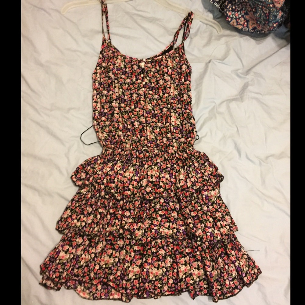 Flower print dress with pearl buttons